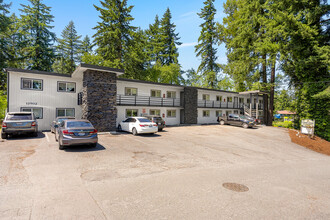 Clover Creek Apartments in Lakewood, WA - Foto de edificio - Building Photo