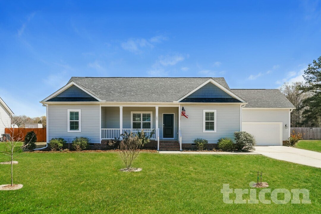 185 Southern Pl in Lillington, NC - Building Photo