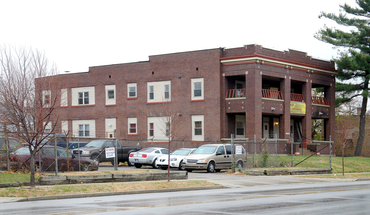 2238 N College Ave in Indianapolis, IN - Building Photo