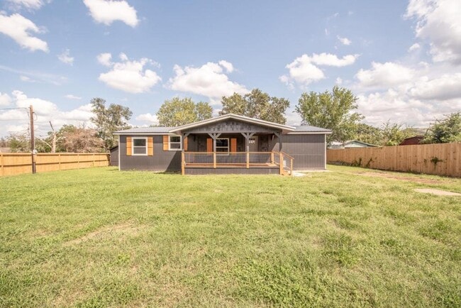 property at 215 Shady Oak St