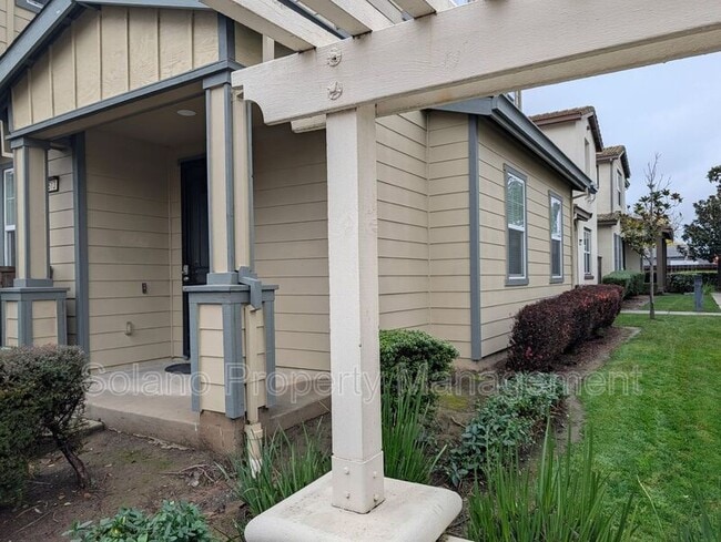 1613 Centennial Dr in Fairfield, CA - Building Photo - Building Photo