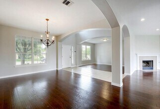 704 Busleigh Castle Way in Pflugerville, TX - Building Photo - Building Photo