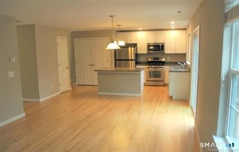 16 Riverview Ct in Brookfield, CT - Building Photo - Building Photo