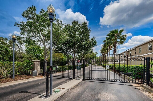 4304 Deermont Cir in Tampa, FL - Foto de edificio - Building Photo