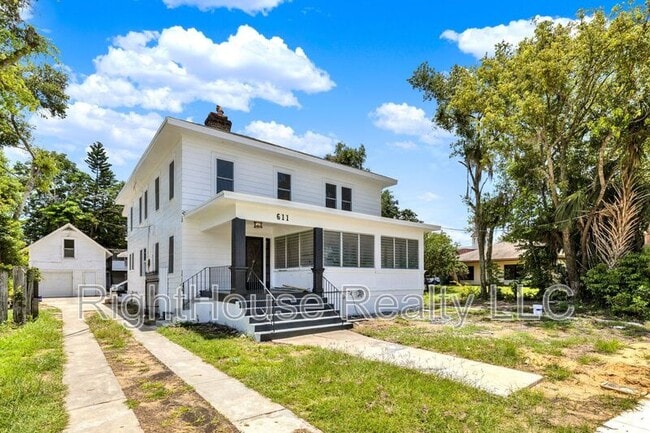 property at 611 S Grove St