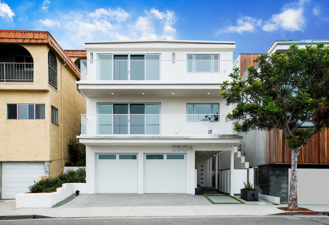 2504 Highland Ave, Unit B in Manhattan Beach, CA - Building Photo