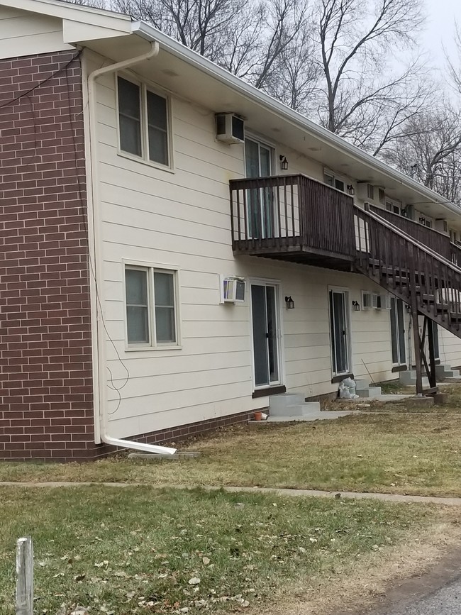 Walnut Apartments in Ames, IA - Foto de edificio - Building Photo