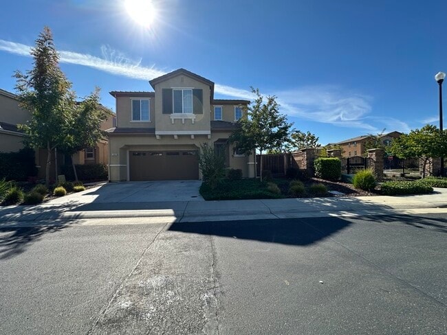 property at 1008 Oakbriar Cir
