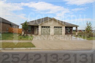 5103-5105 Red Rose Xing in Killeen, TX - Building Photo