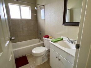 7626 Pecan Villas Dr-Unit -4 in Houston, TX - Building Photo - Building Photo