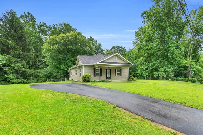 1128 James Blvd in Signal Mountain, TN - Building Photo - Building Photo