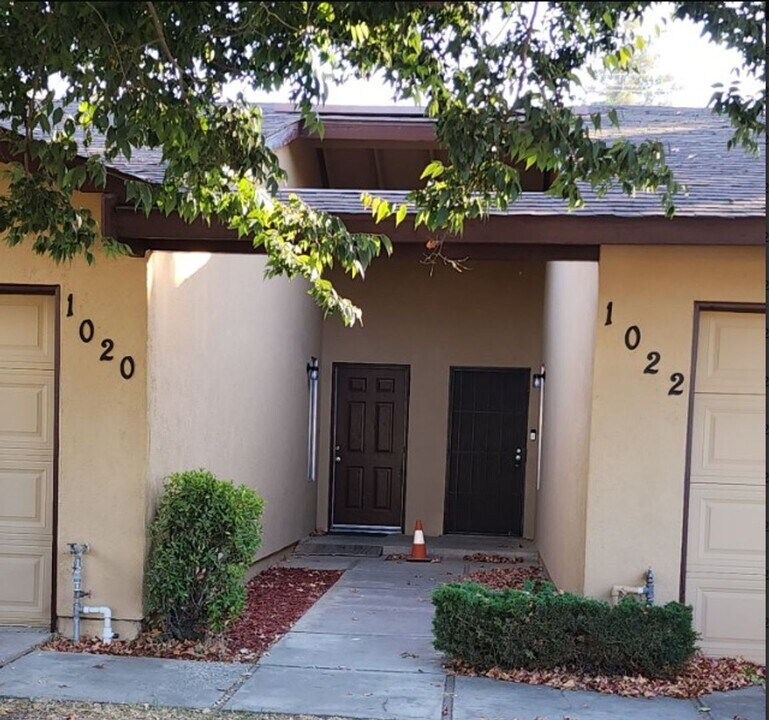 1020 Whitemarsh Way in Modesto, CA - Building Photo