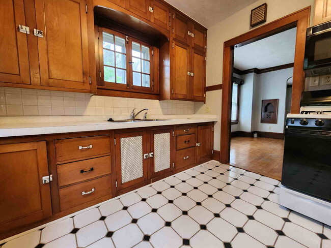 1502 Liberty St in Oshkosh, WI - Building Photo - Building Photo