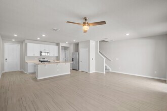 5622 SE Edgewater Cir in Stuart, FL - Building Photo - Building Photo