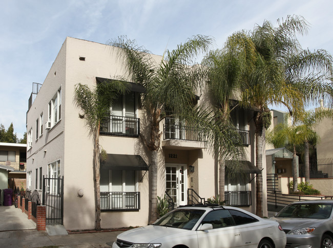 1221 E 6th St in Long Beach, CA - Foto de edificio - Building Photo