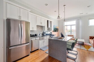 1243 W Madison St in Chicago, IL - Building Photo - Building Photo