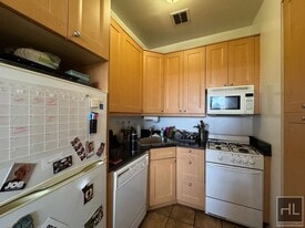 21 STREET, Unit 3B in Queens, NY - Building Photo