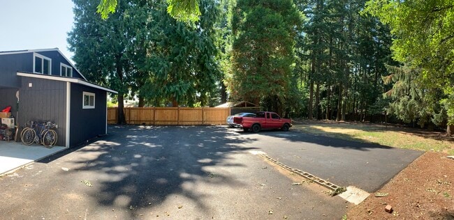321 NE 162nd Ave, Unit Attic in Portland, OR - Foto de edificio - Building Photo