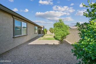 16075 W Laurel Ln in Surprise, AZ - Building Photo - Building Photo