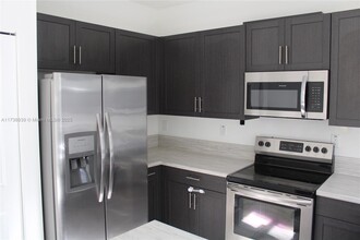 1462 SE 26th Ter in Homestead, FL - Foto de edificio - Building Photo