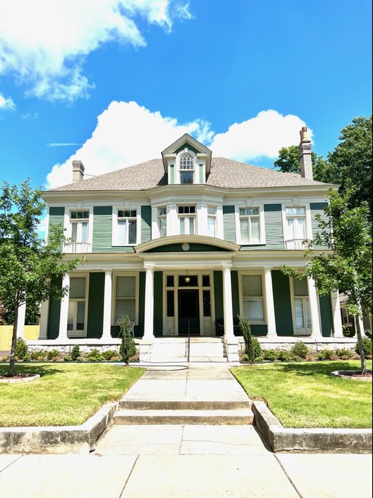 1306 Carr Ave in Memphis, TN - Building Photo