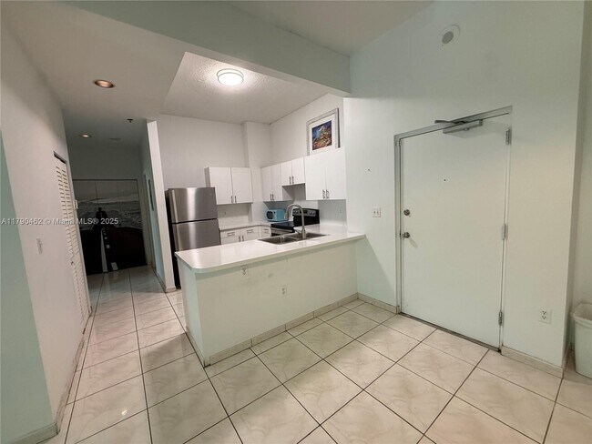104 SW 9th St in Miami, FL - Building Photo - Building Photo