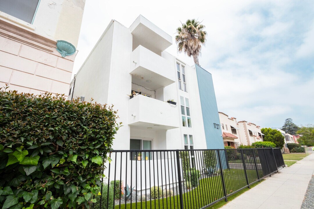 1727 N Edgemont St in Los Angeles, CA - Building Photo