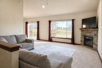 185 Locust Dr in North Liberty, IA - Foto de edificio - Building Photo