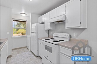 Stark Street Station 1 & 2-Bedroom Apartme in Portland, OR - Building Photo - Building Photo