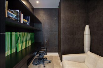 128 Fiesta Way in Fort Lauderdale, FL - Building Photo - Building Photo