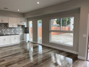 752 E 55th St in Los Angeles, CA - Building Photo - Building Photo
