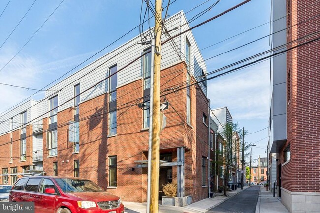 property at 824 E Thompson St