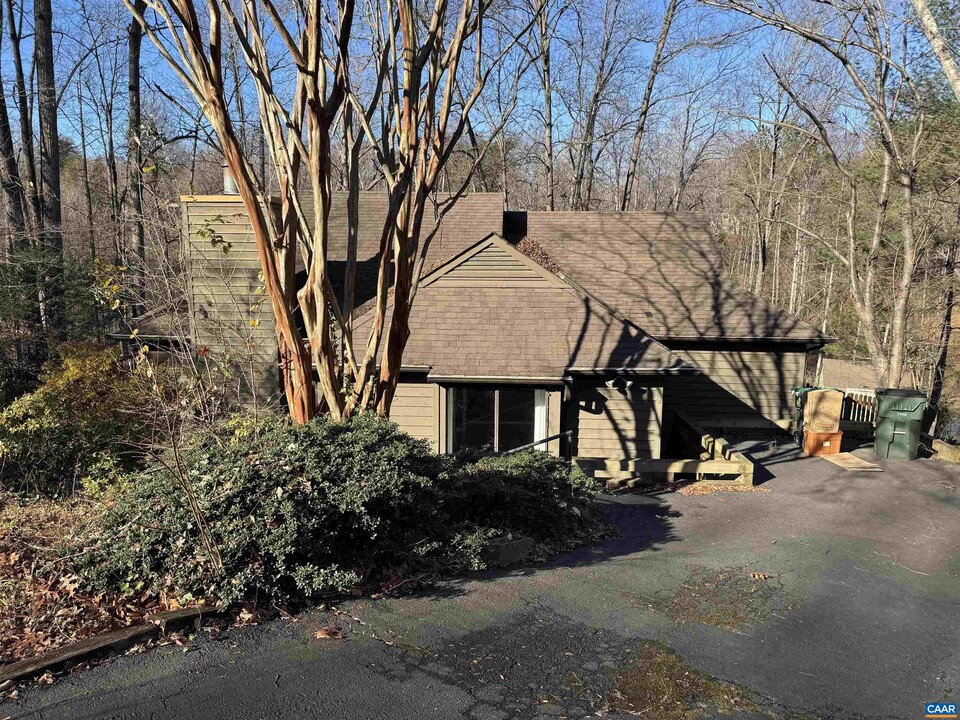 1615 Shady Grove Ct in Charlottesville, VA - Building Photo