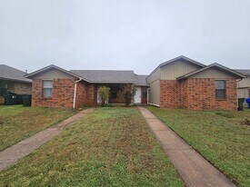 1212 Clearwater Dr in Norman, OK - Building Photo