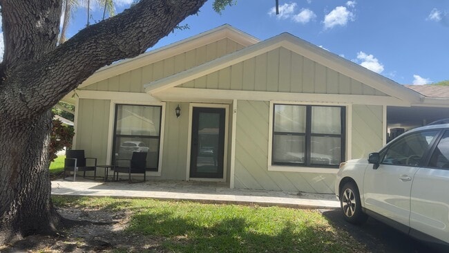 3620 W Bell Dr in Davie, FL - Building Photo - Building Photo