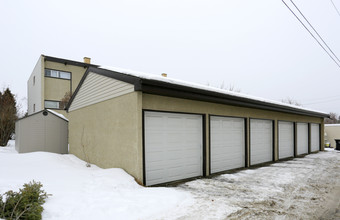 2730 40th St SW in Calgary, AB - Building Photo - Building Photo