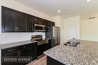 2728 NE 6th Pl in Cape Coral, FL - Building Photo - Building Photo