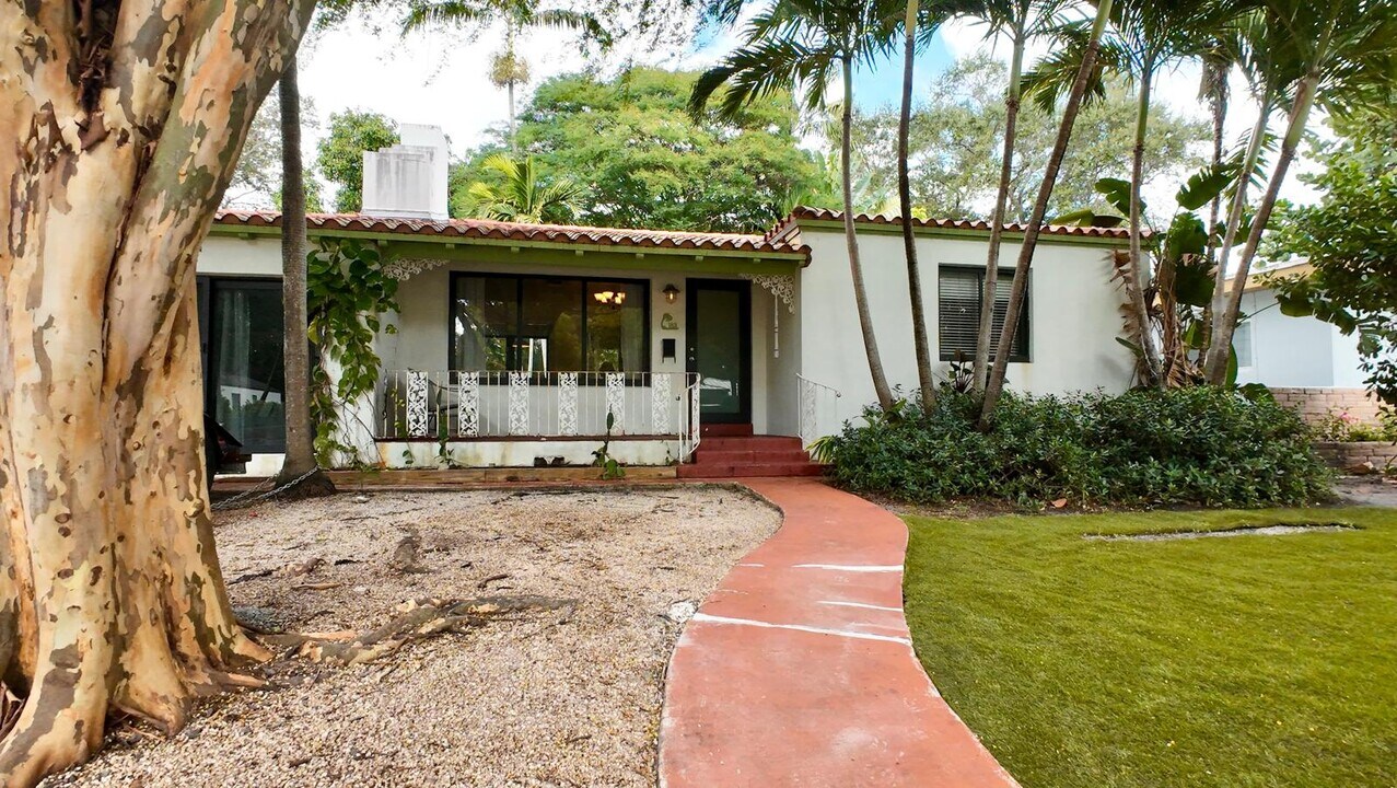 183 NE 89th St in El Portal, FL - Foto de edificio