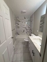 7 Saint James Pl, Unit 724 in Nashua, NH - Foto de edificio - Building Photo