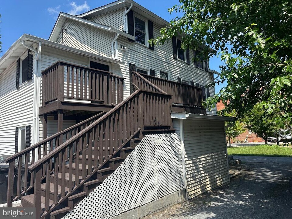 548 -1/2 N Loudoun St in Winchester, VA - Building Photo