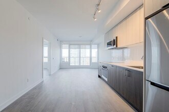 1928-1928 Lake Shore Blvd W in Toronto, ON - Building Photo - Building Photo