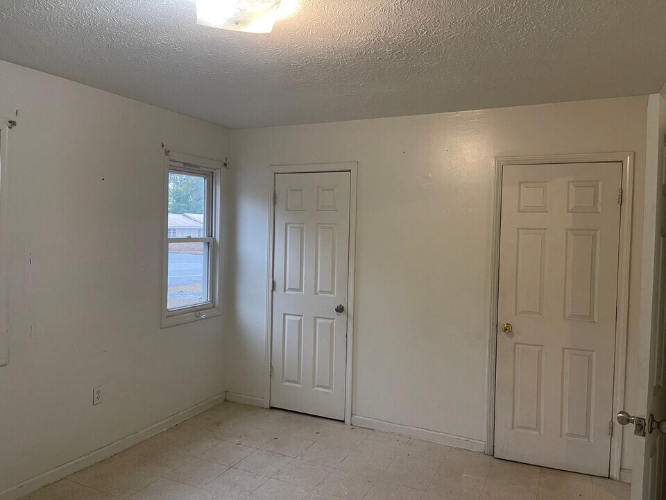 96 S 1st Ave in Mc Rae, GA - Building Photo