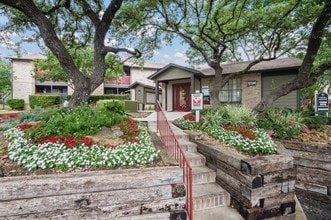 Stratton Park Apartments in San Antonio, TX - Building Photo - Building Photo