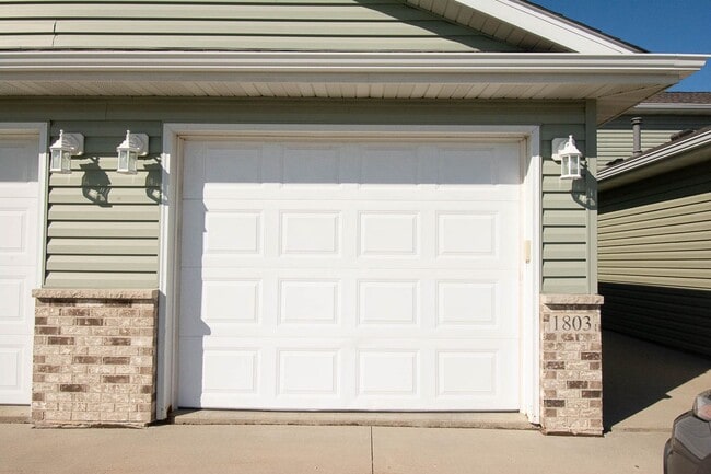 1803 Daniel Ln NE in Stewartville, MN - Building Photo - Building Photo