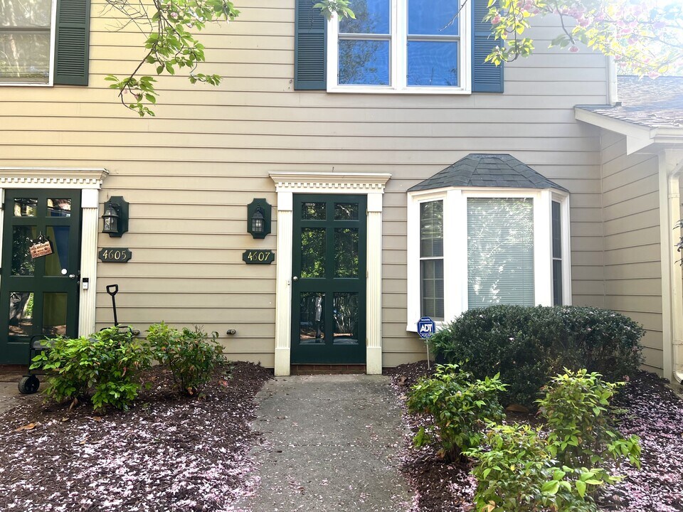 4607 Lawndale Dr in Greensboro, NC - Building Photo