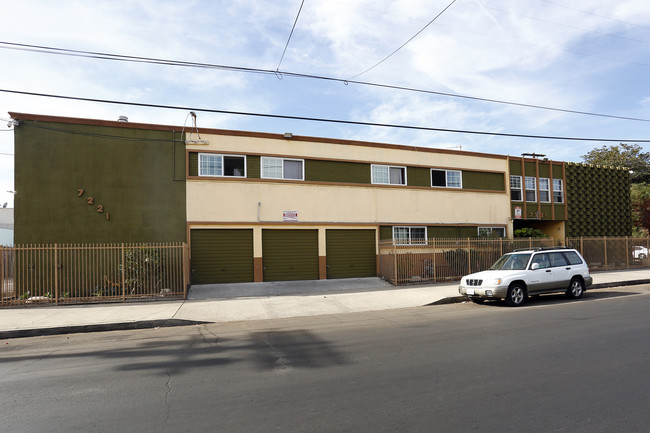 7221 Allott Ave in Van Nuys, CA - Building Photo - Building Photo