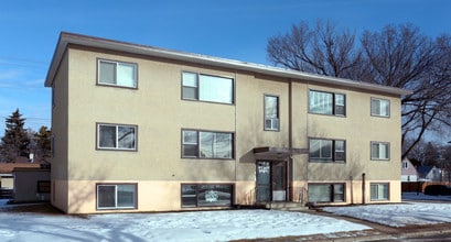 Eastwood Apartments in Edmonton, AB - Building Photo - Building Photo