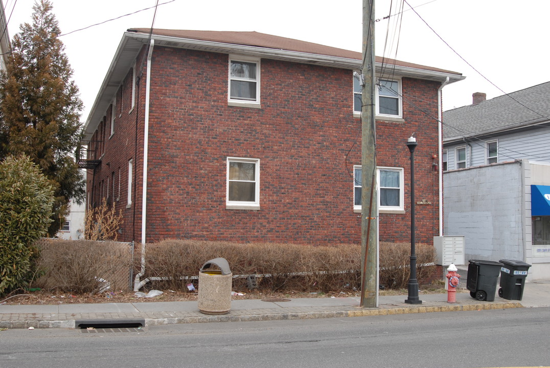 231 W Englewood Ave in Englewood, NJ - Building Photo