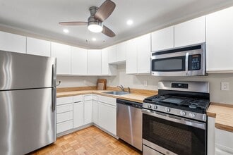 1216 Vfw Pky, Unit 40 in Boston, MA - Building Photo - Building Photo