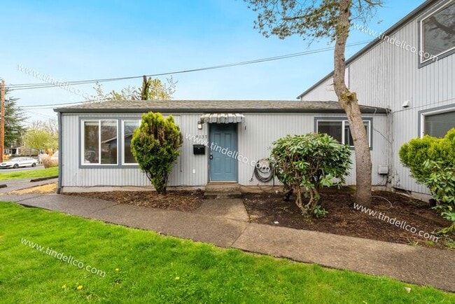9137 N Adriatic Ave in Portland, OR - Building Photo - Building Photo